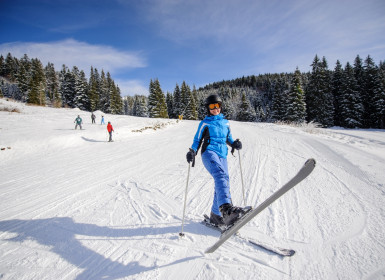 Nauka jazdy na nartach â€“ gdzie i jak zaczÄ…Ä‡? Podpowiadamy pierwsze kroki dla poczÄ…tkujÄ…cych narciarzy